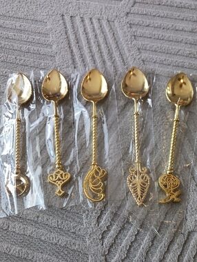 Set of 6 Decorative Gold Tea Espresso Spoons - Ornate Handle Charms